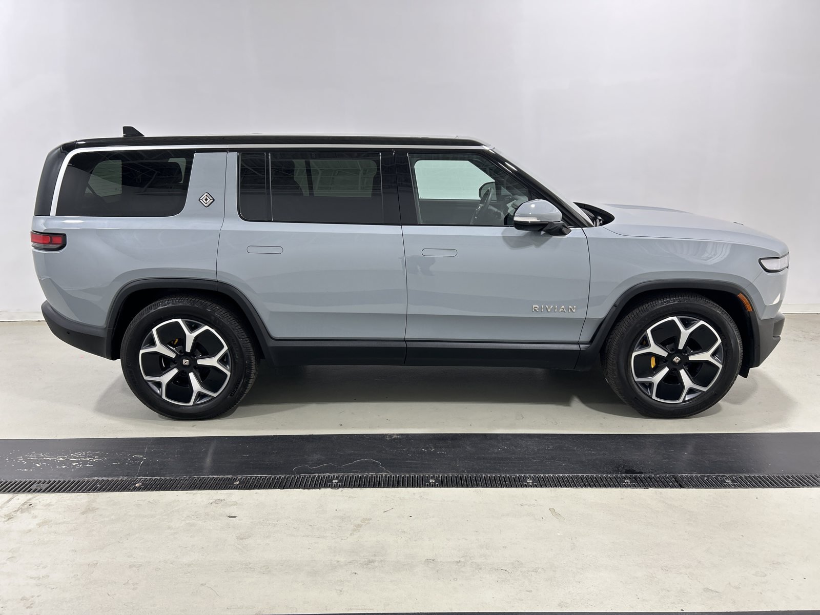 Used 2024 Rivian R1S Adventure Quad AWD/4WD image 6