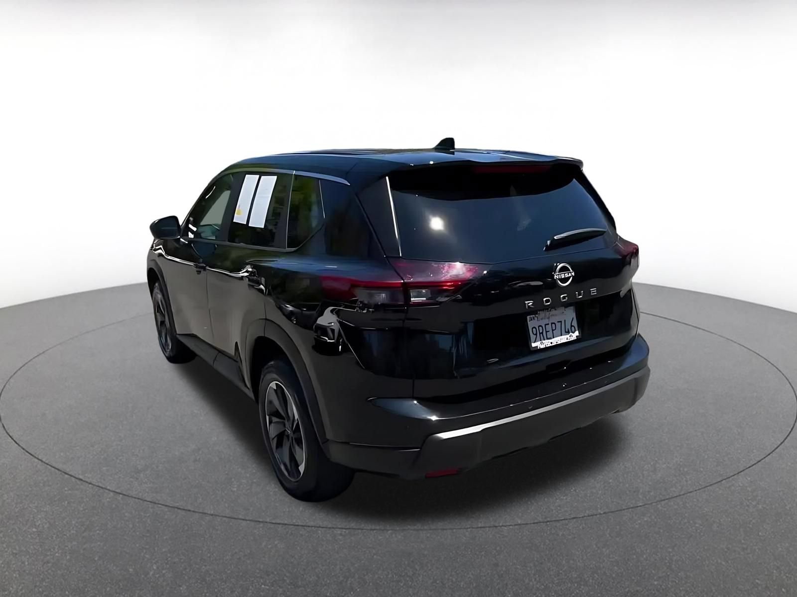 Used 2025 Nissan Rogue SV FWD image 11