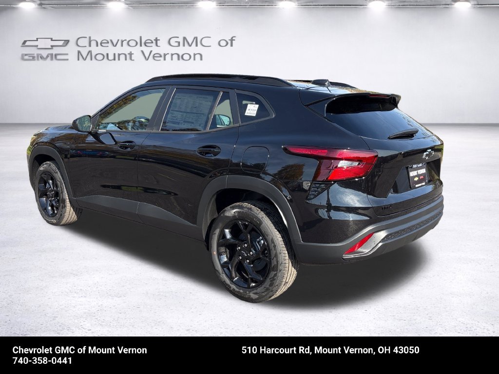 New 2026 Chevrolet Trax LT w/ Midnight Edition FWD image 3