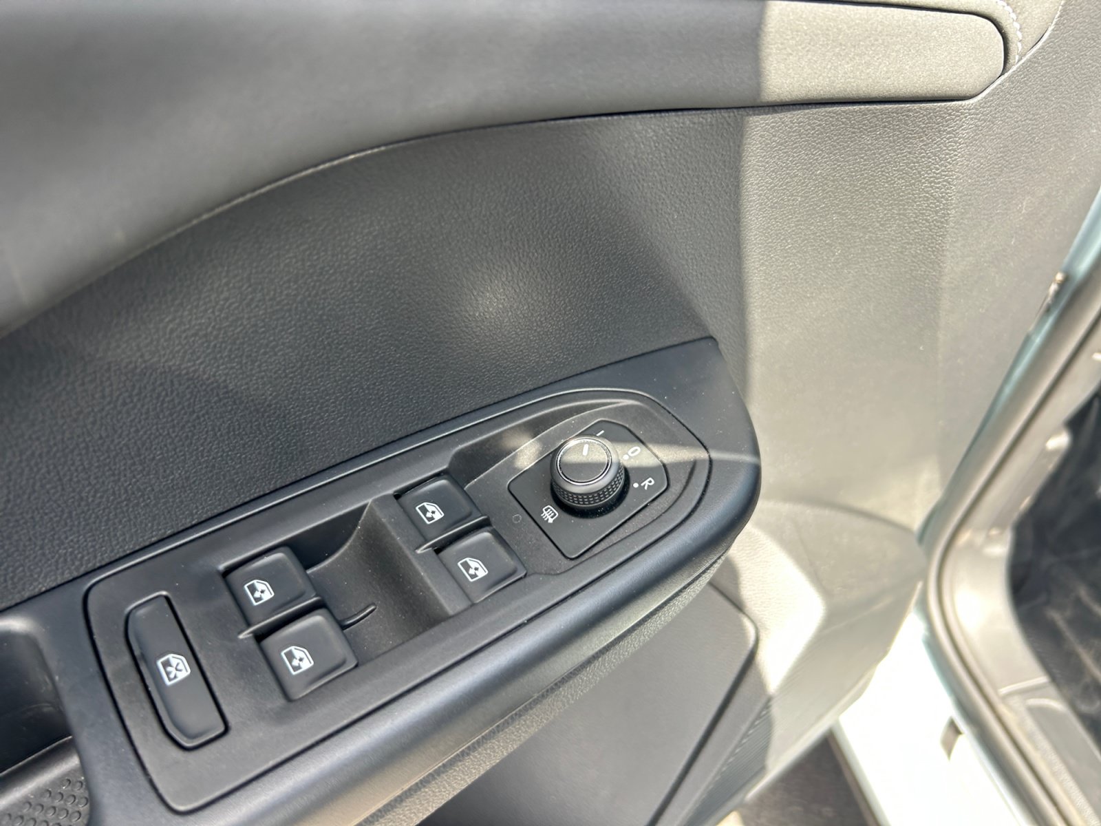 New 2026 Volkswagen Taos SE FWD image 13