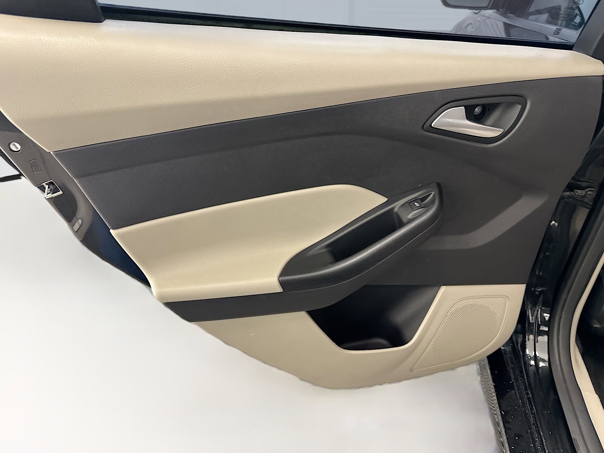 Used 2015 Ford Focus SE w/ SE Sport Package FWD image 26