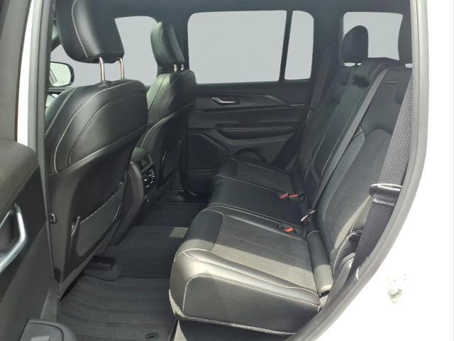 Used 2023 Jeep Grand Cherokee Altitude AWD/4WD image 21