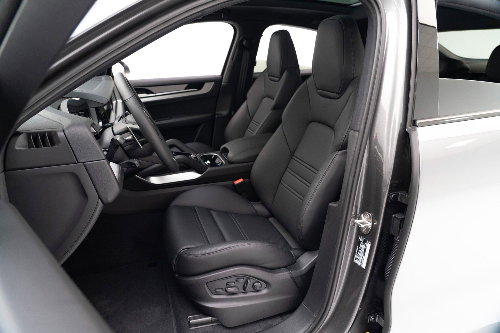 New 2026 Porsche Cayenne Coupe image 5
