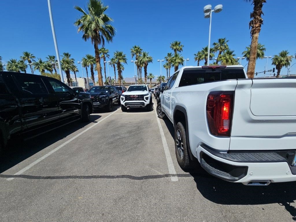 Used 2025 GMC Sierra 1500 AT4 w/ Technology Package AWD/4WD image 32