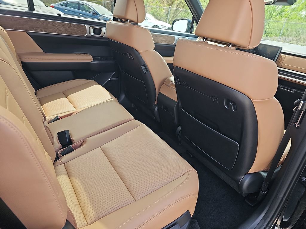 Used 2025 Hyundai Santa Fe Limited image 11