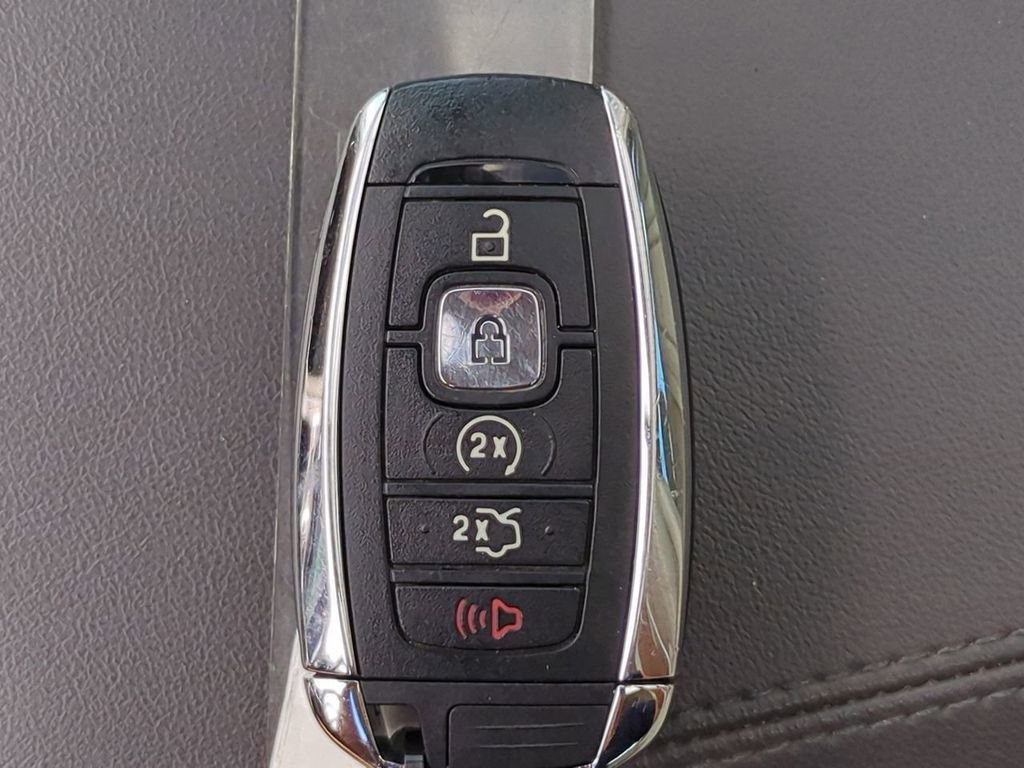 Used 2020 Lincoln Continental Reserve w/ Luxury Package image 30