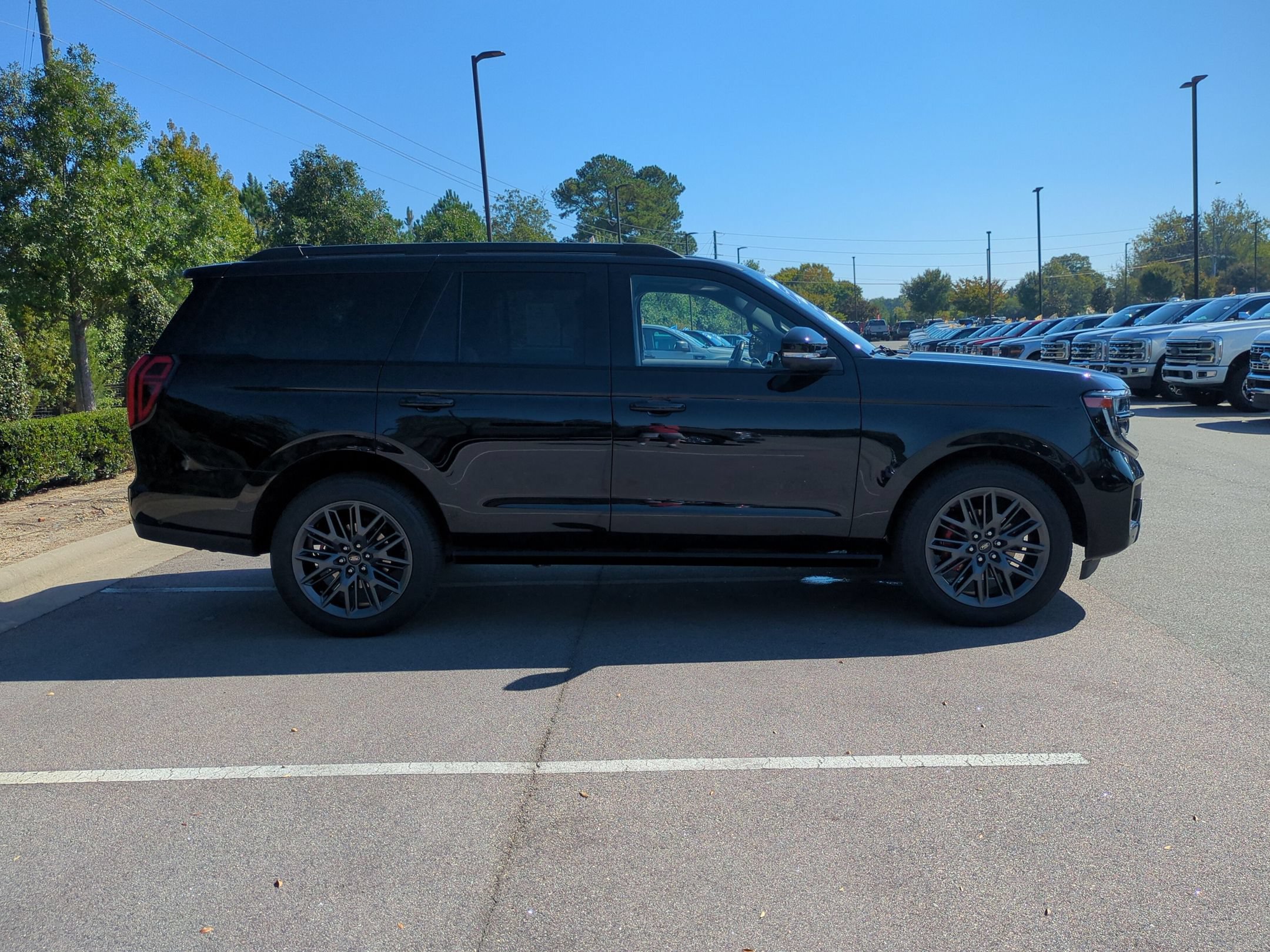 Certified 2025 Ford Expedition Platinum w/ Stealth Performance Package AWD/4WD image 3