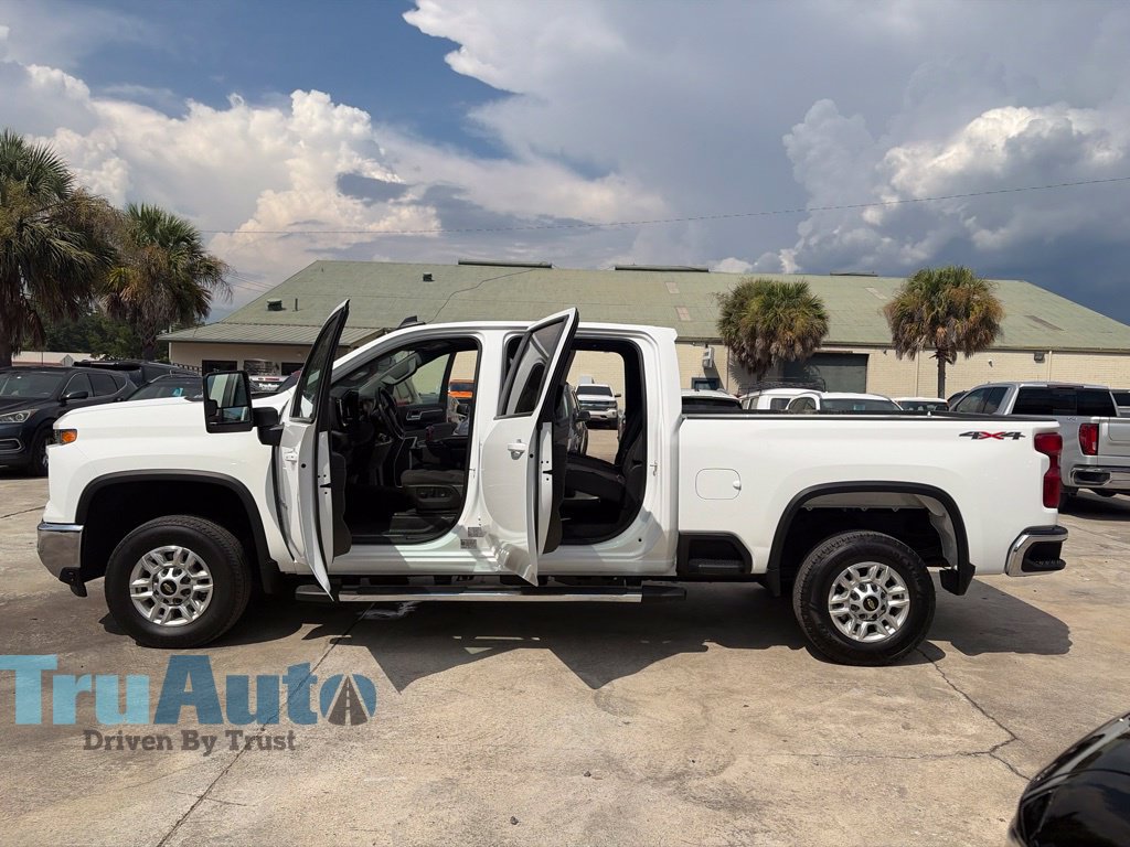Used 2025 Chevrolet Silverado 2500 LT w/ Convenience Package AWD/4WD image 14