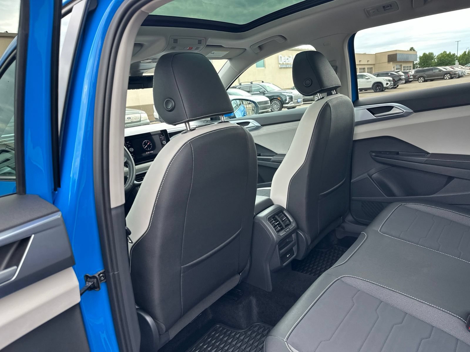 Certified 2025 Volkswagen Taos SE AWD/4WD image 19