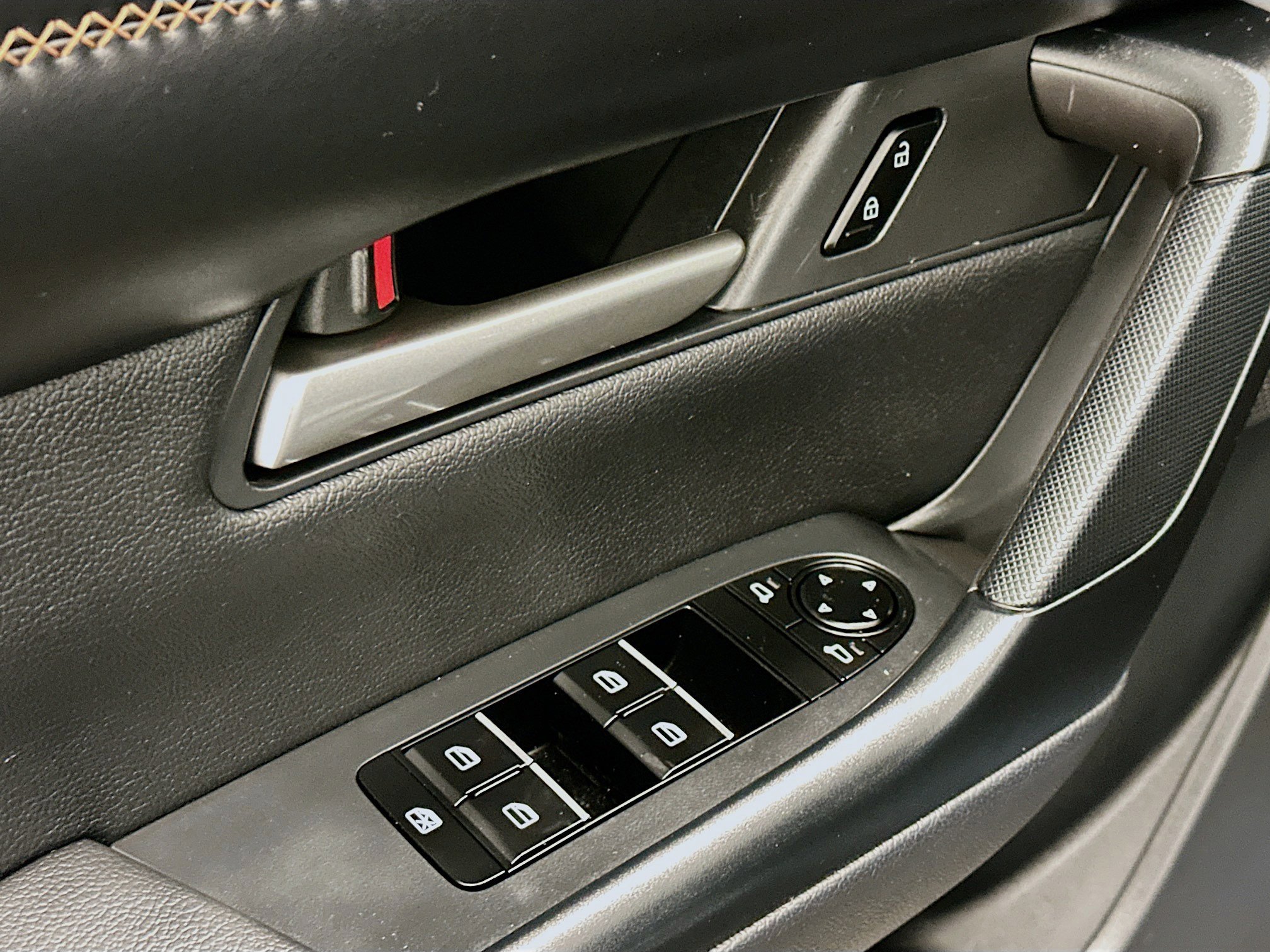 Used 2025 MAZDA CX-50 AWD 2.5 Hybrid w/ Premium Pkg image 15