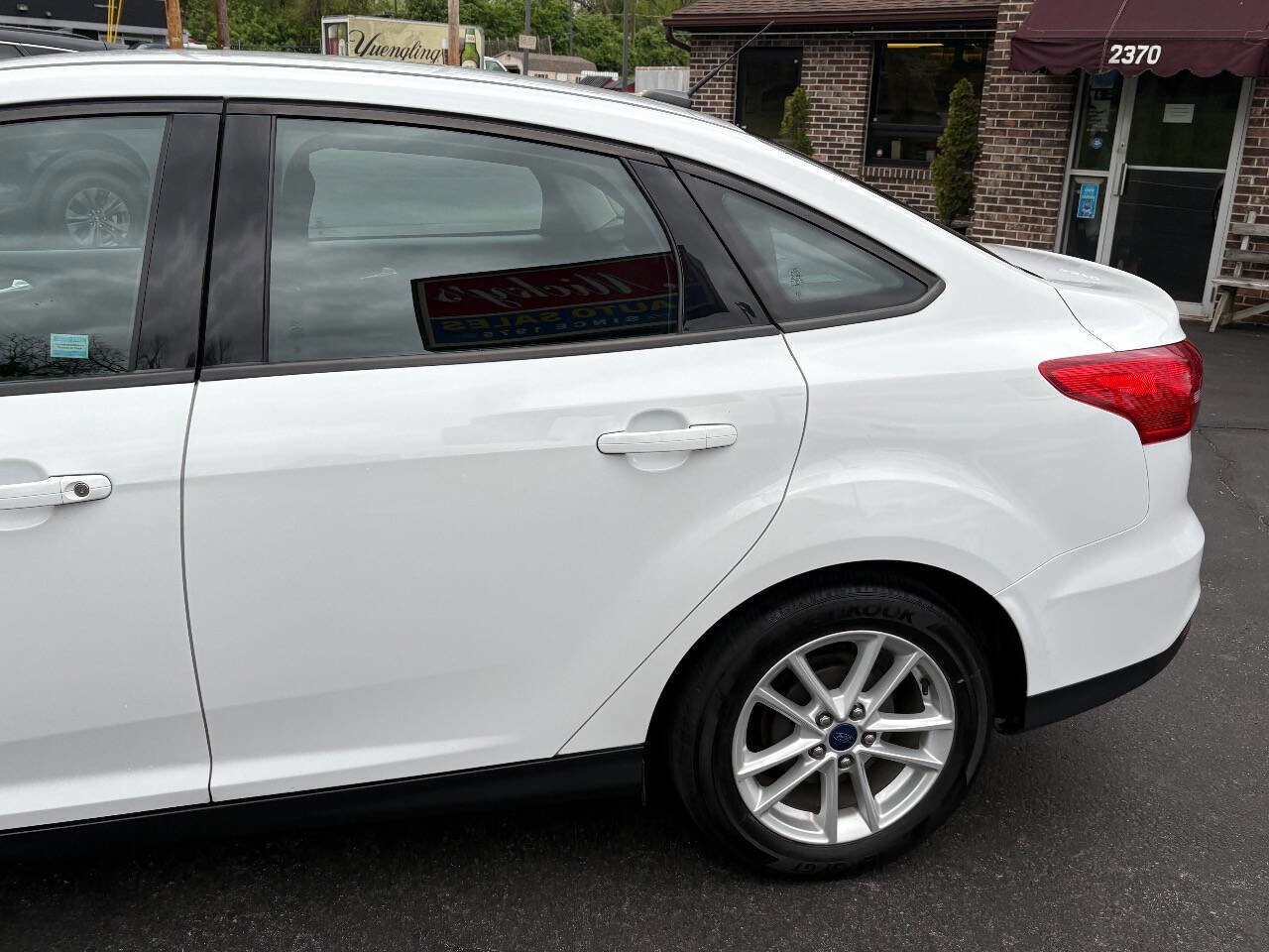 Used 2015 Ford Focus SE FWD image 11