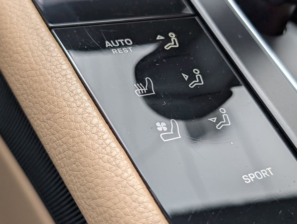 Certified 2022 Porsche Macan AWD/4WD image 17