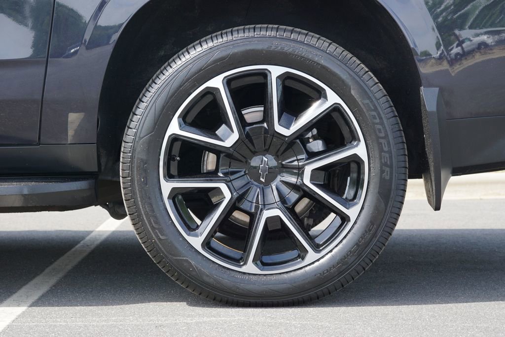 Used 2024 Chevrolet Suburban RST w/ Luxury Package AWD/4WD image 13