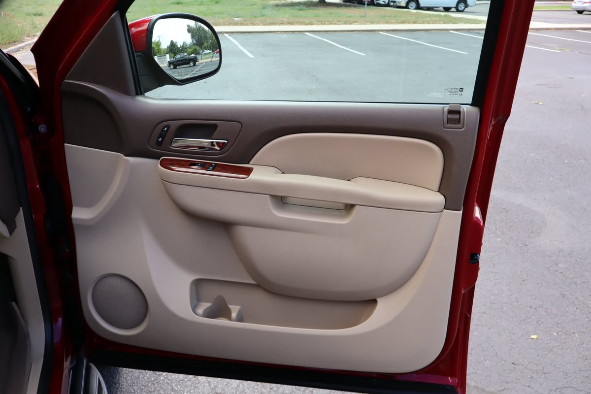 Used 2013 GMC Yukon SLT w/ SLT-2 Equipment Package AWD/4WD image 27