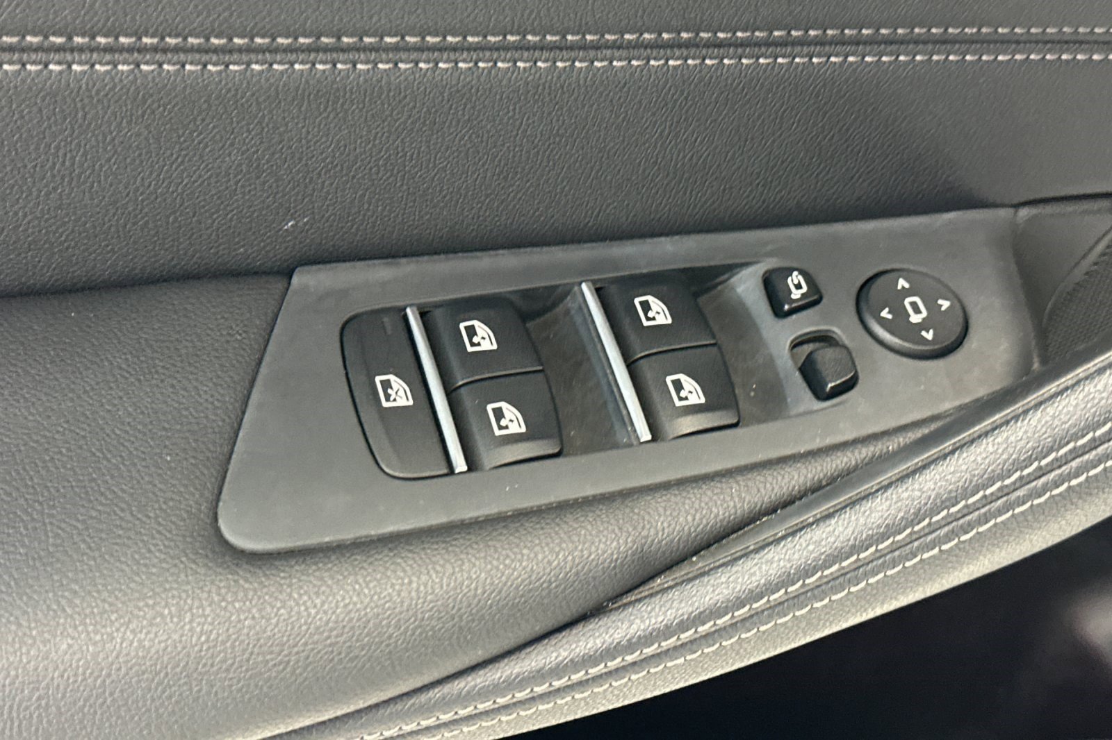 Certified 2022 BMW 540i w/ Convenience Package image 13