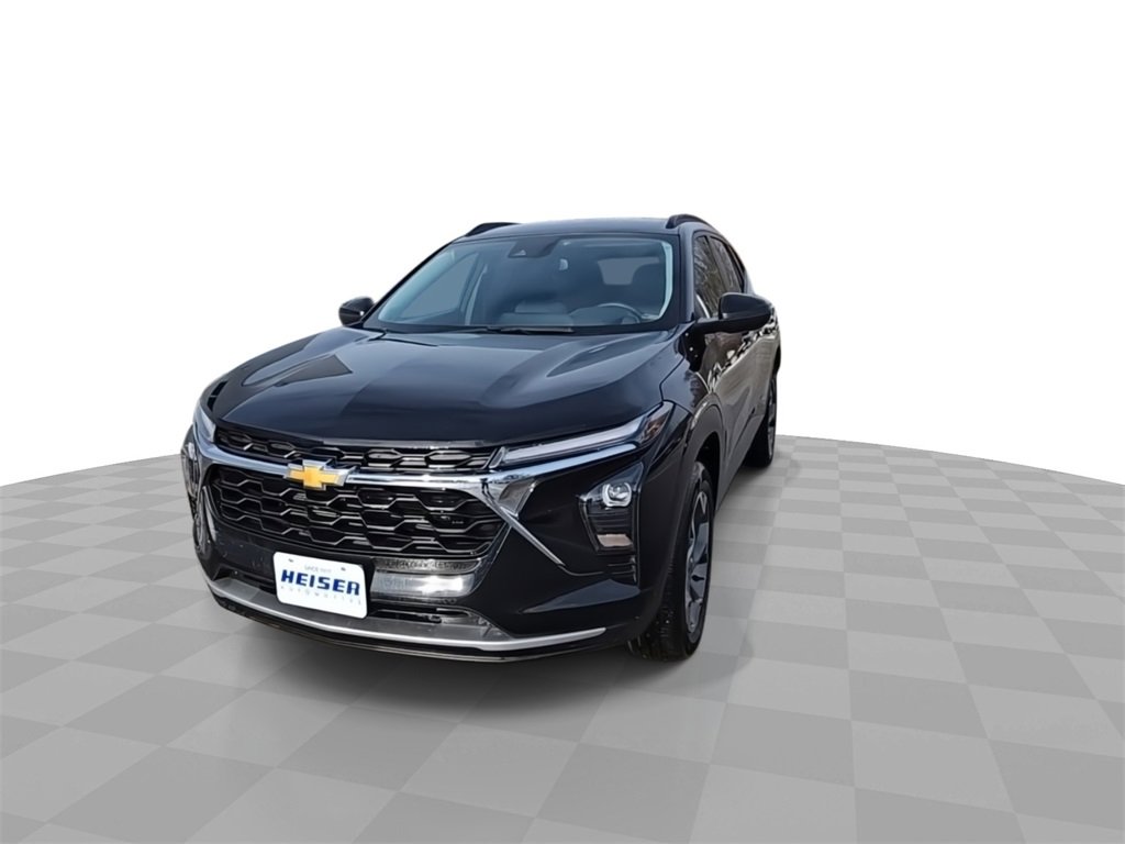 Used 2025 Chevrolet Trax LT w/ Driver Confidence Package image 3