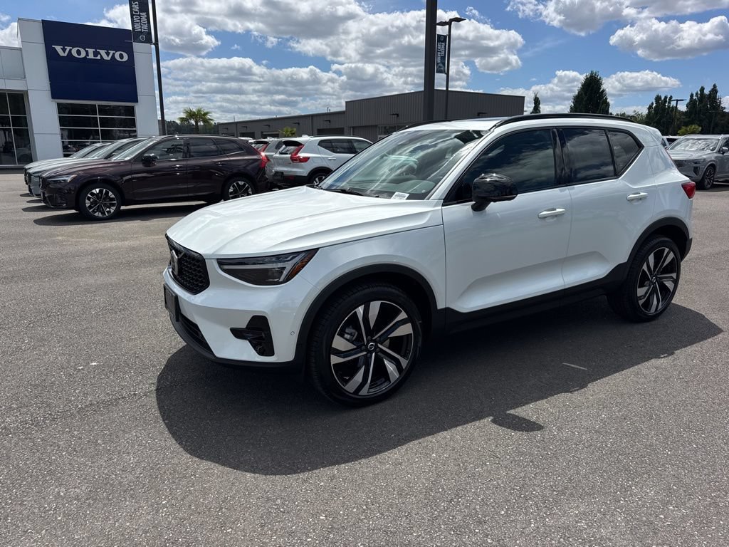 New 2026 Volvo XC40 B5 Plus w/ Climate Package