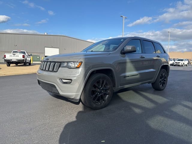 Used 2020 Jeep Grand Cherokee Altitude AWD/4WD image 3