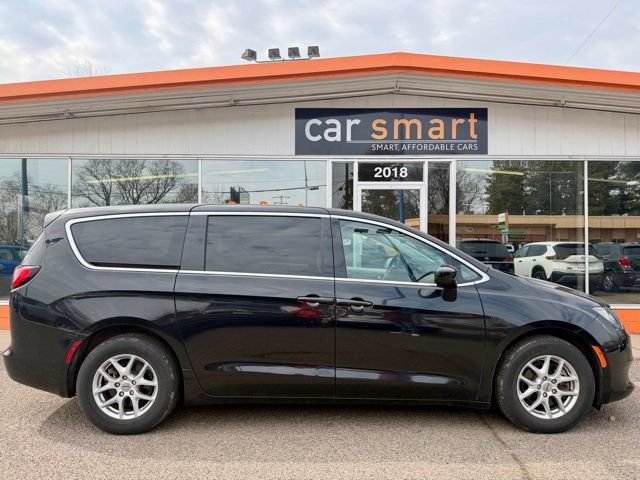Used 2023 Chrysler Voyager LX FWD image 2