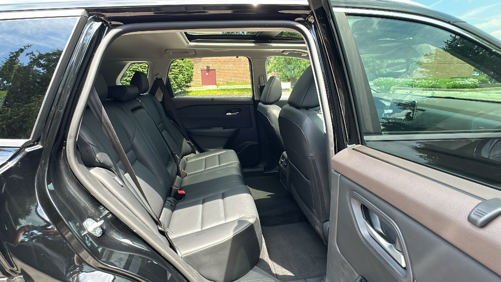 Certified 2023 Nissan Rogue SV w/ SV Premium B Package AWD/4WD image 24