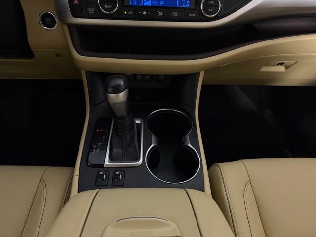 Used 2019 Toyota Highlander XLE image 24