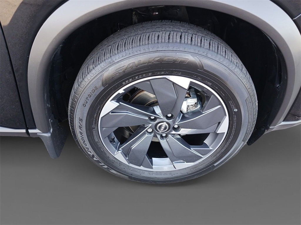 Used 2024 Nissan Rogue SV image 16