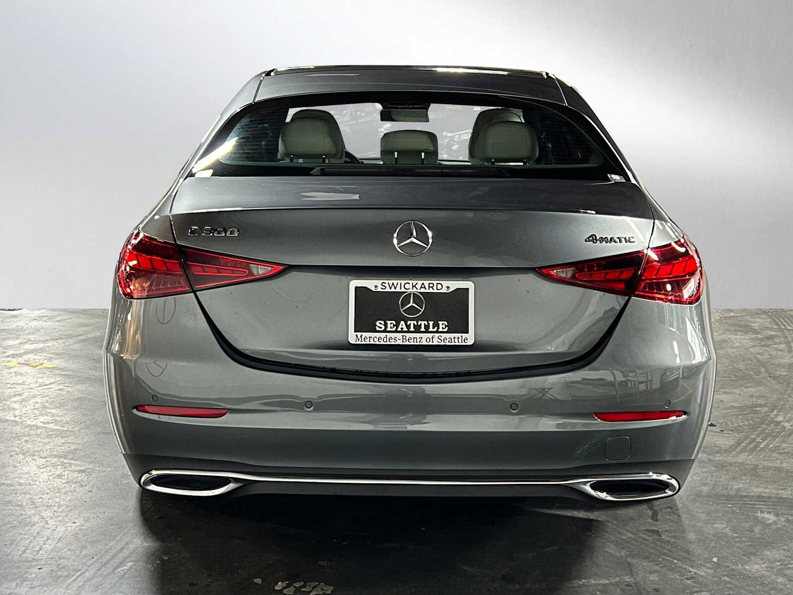 Used 2025 Mercedes-Benz C 300 4MATIC Sedan image 4