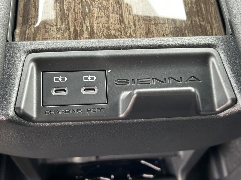 Used 2026 Toyota Sienna Limited image 24