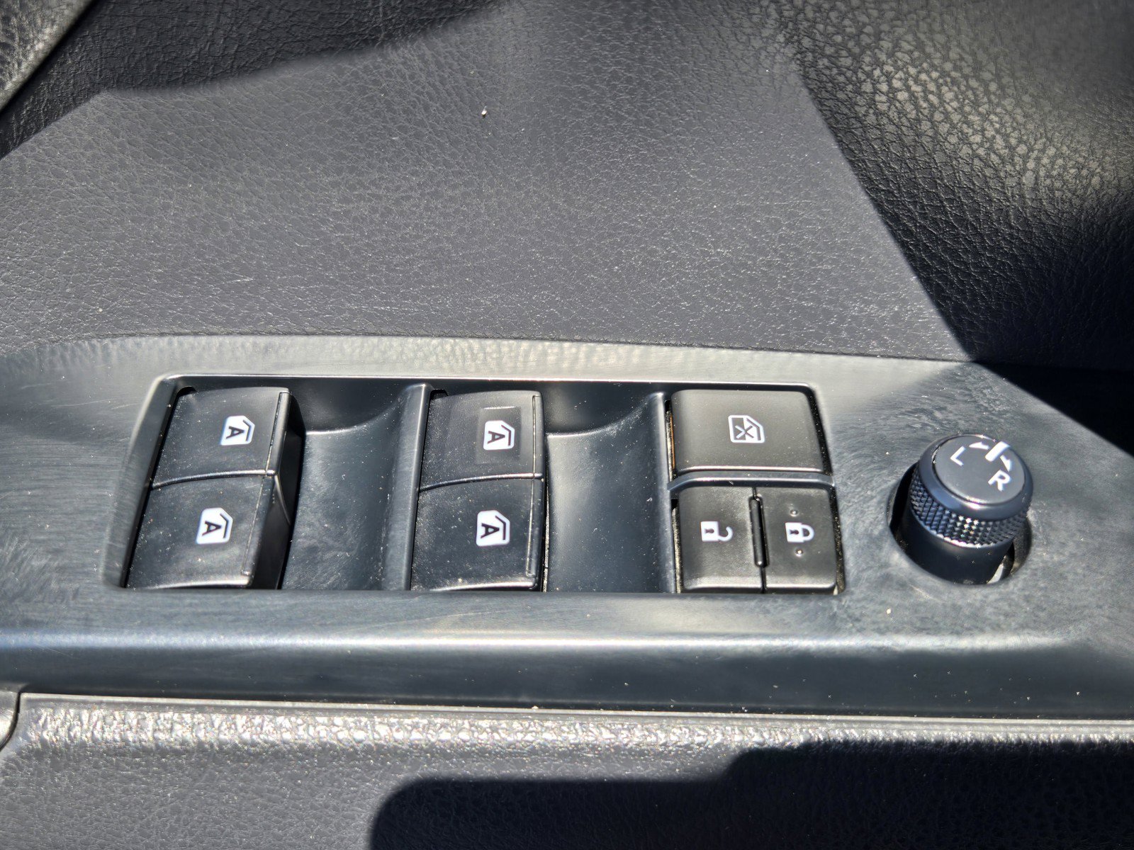 Used 2020 Toyota Camry SE FWD image 26
