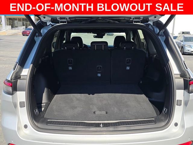 Used 2025 Jeep Grand Cherokee Altitude AWD/4WD image 18