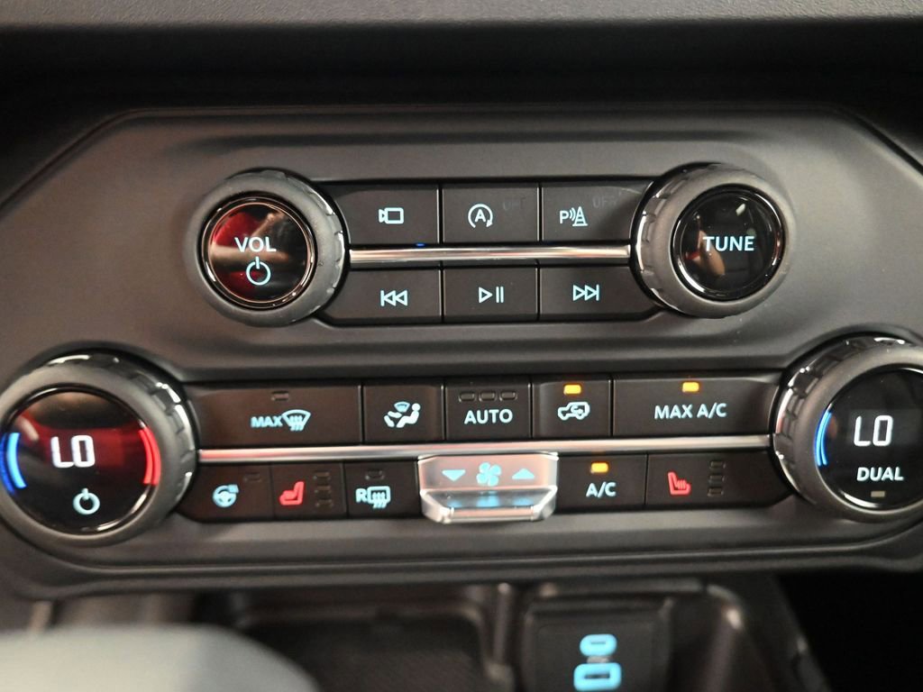 Used 2025 Ford Bronco Outer Banks image 9