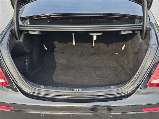 Used 2017 Mercedes-Benz E 300 4MATIC image 7