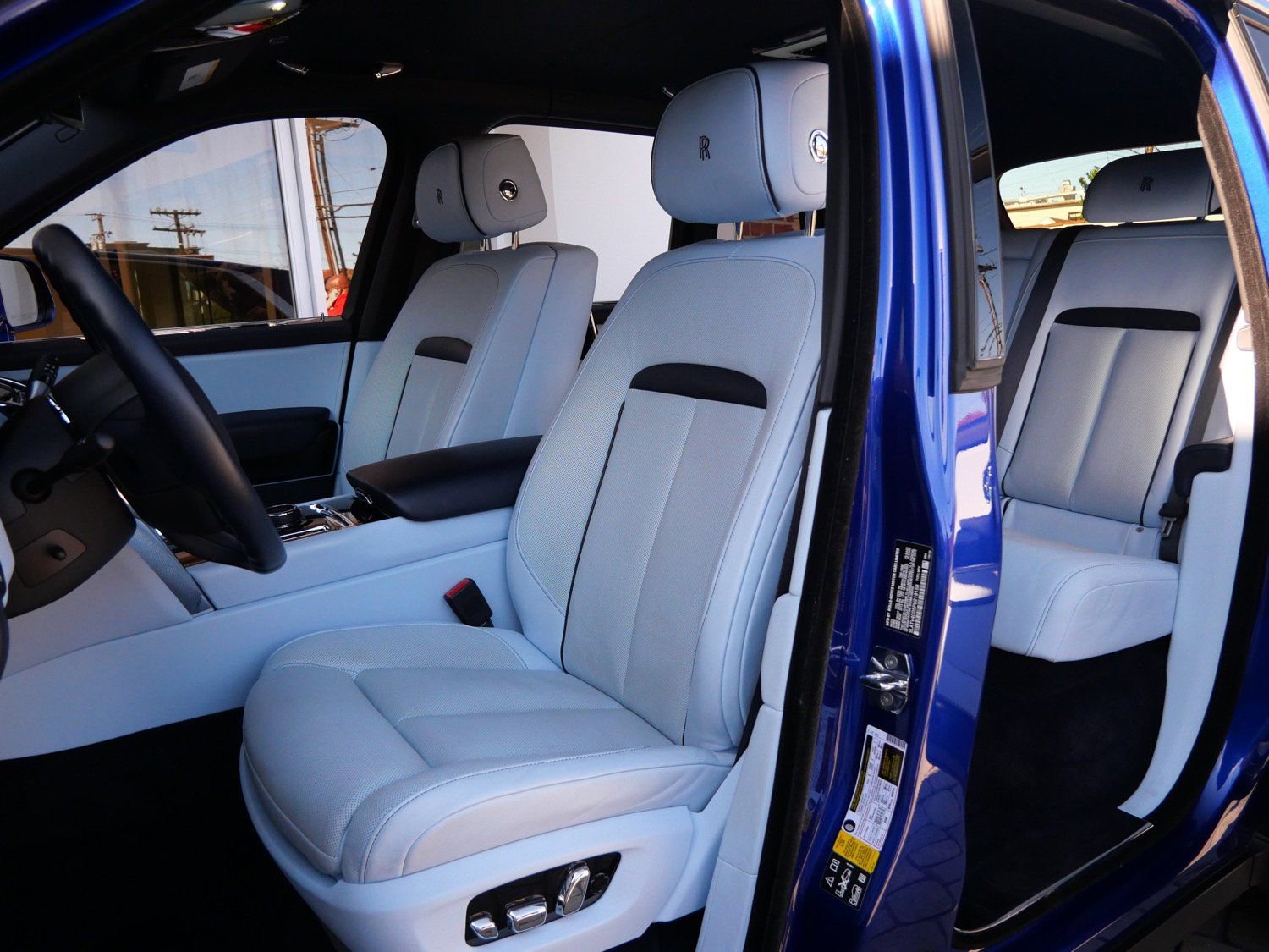 Used 2023 Rolls-Royce Cullinan image 27