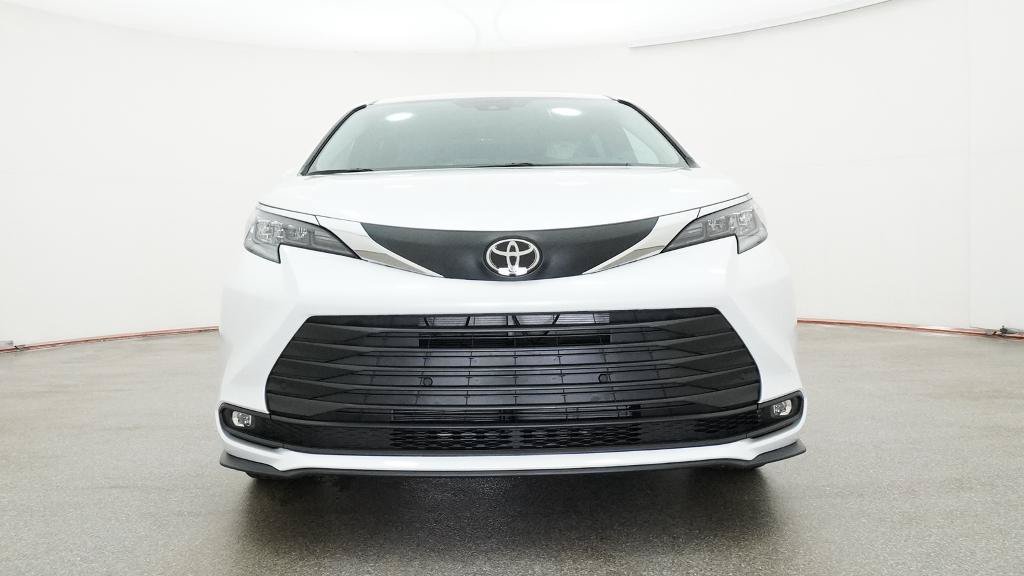 New 2026 Toyota Sienna XLE FWD image 18