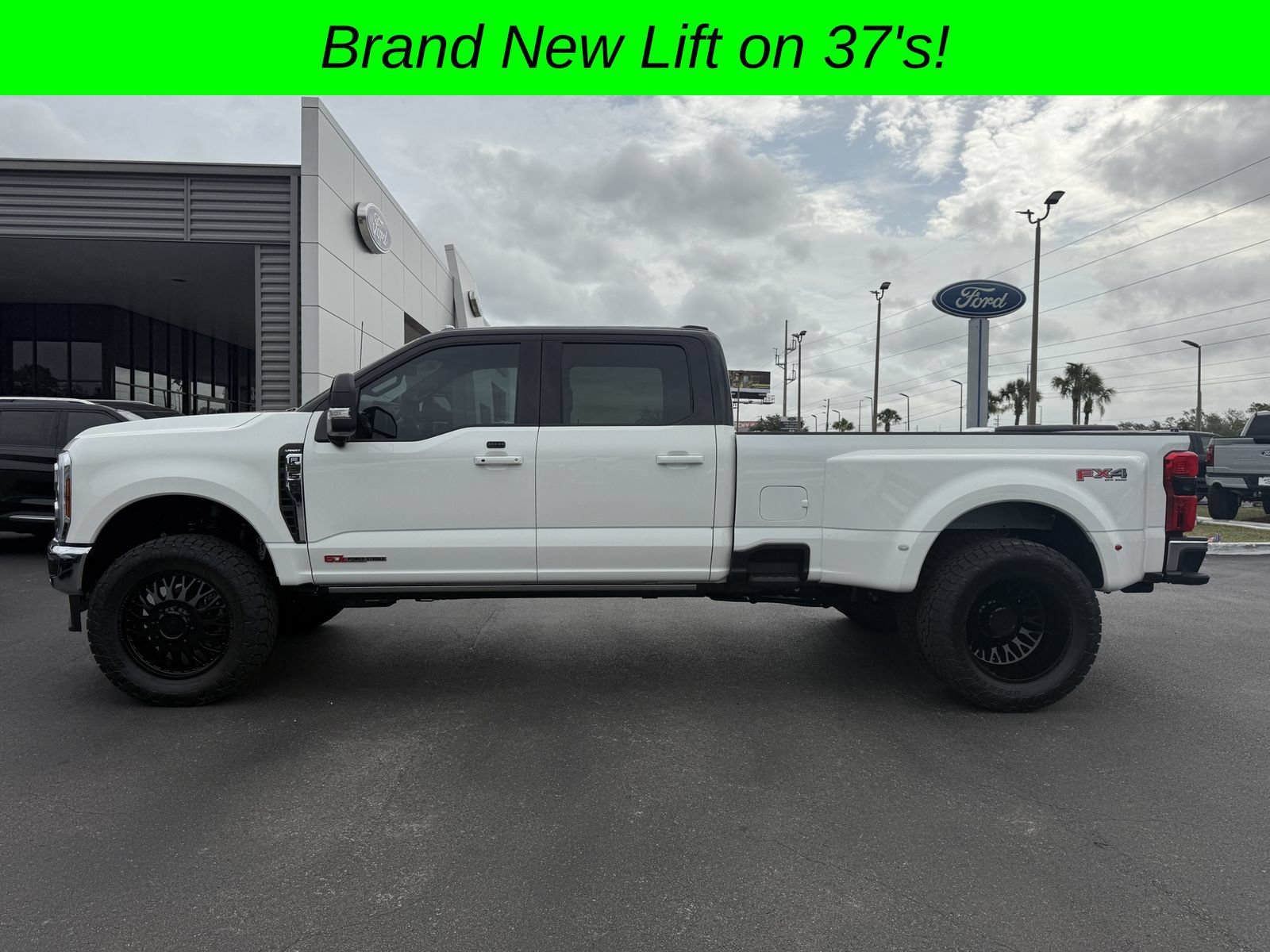 Used 2025 Ford F350 Lariat w/ Lariat Ultimate Package AWD/4WD image 6