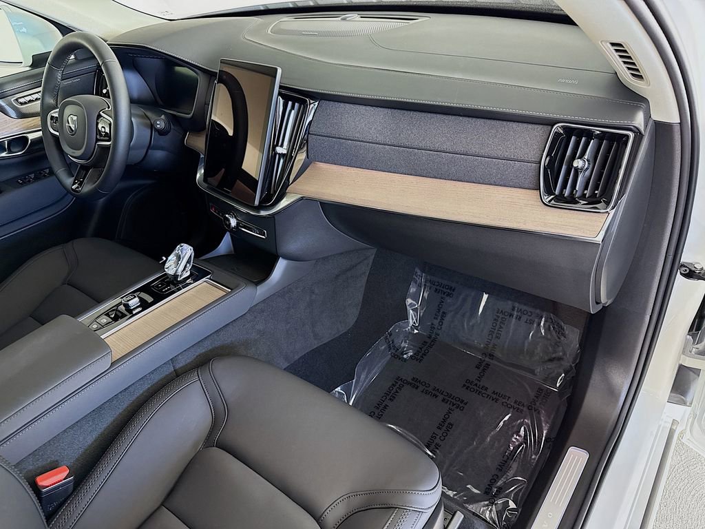 Certified 2026 Volvo XC90 B5 Plus w/ Protection Package image 32