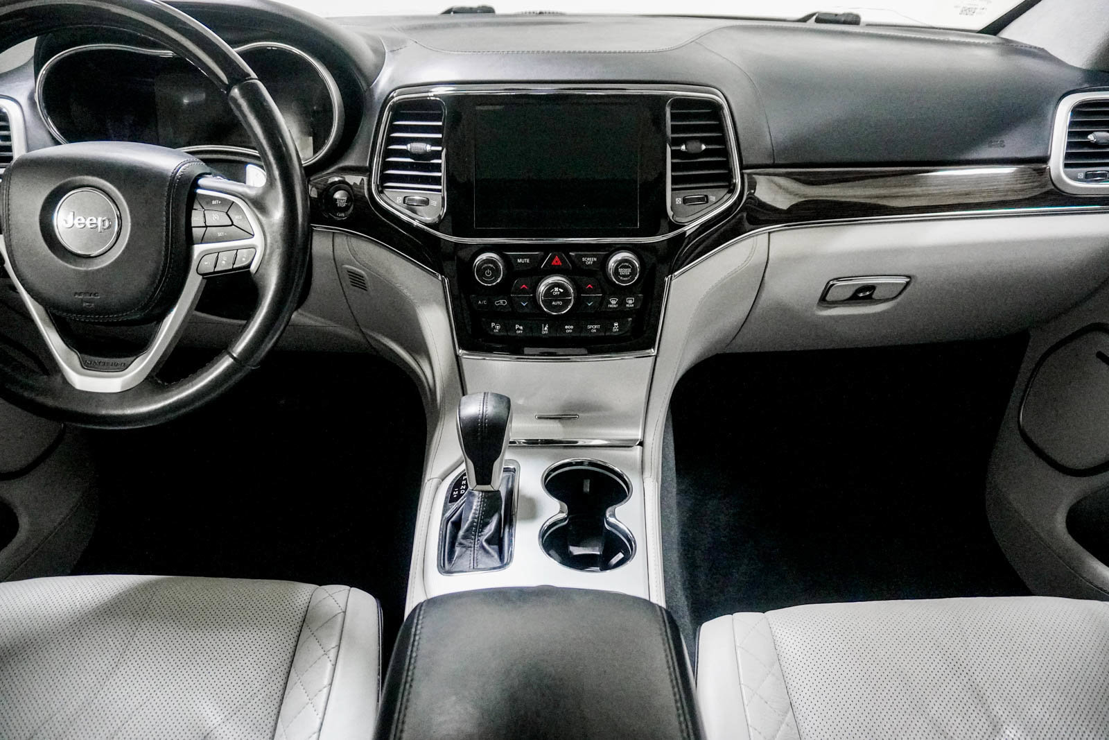 Used 2020 Jeep Grand Cherokee Summit AWD/4WD image 22