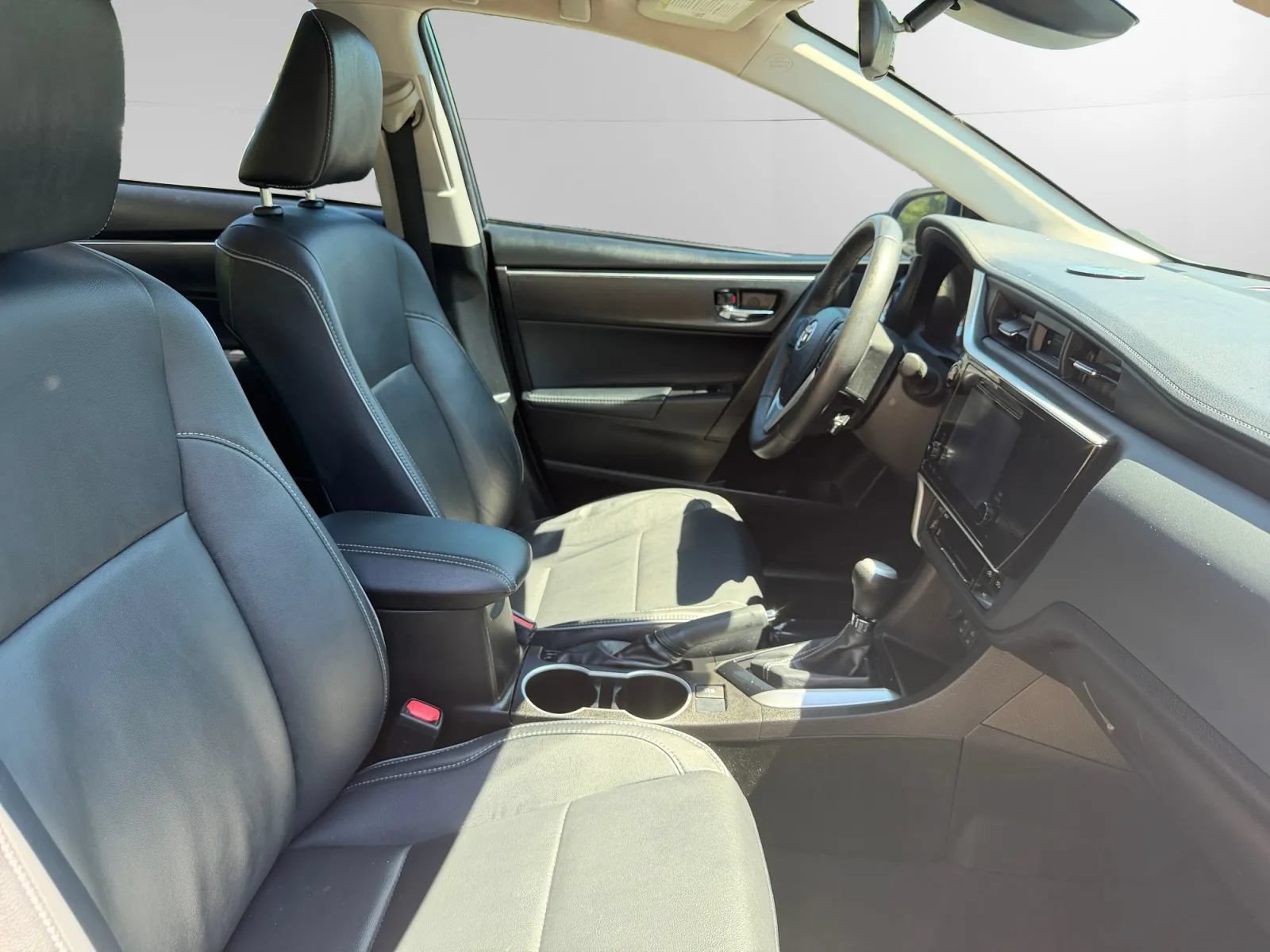 Used 2018 Toyota Corolla XLE FWD image 18