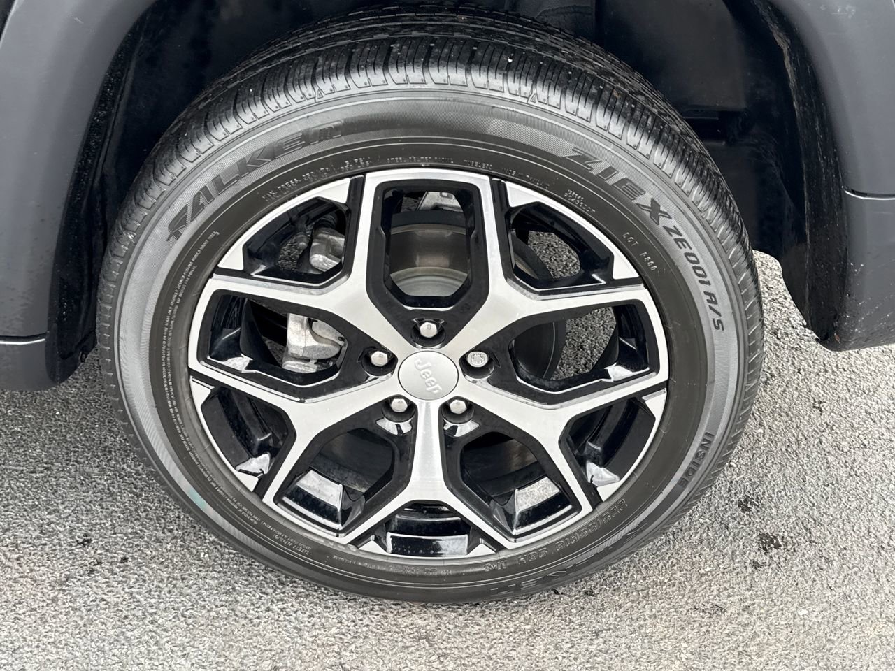 Used 2024 Jeep Compass Limited image 11