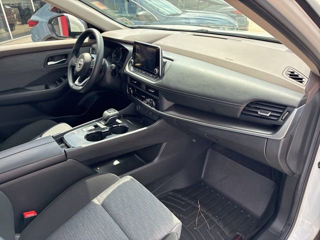 Used 2023 Nissan Rogue SV image 12