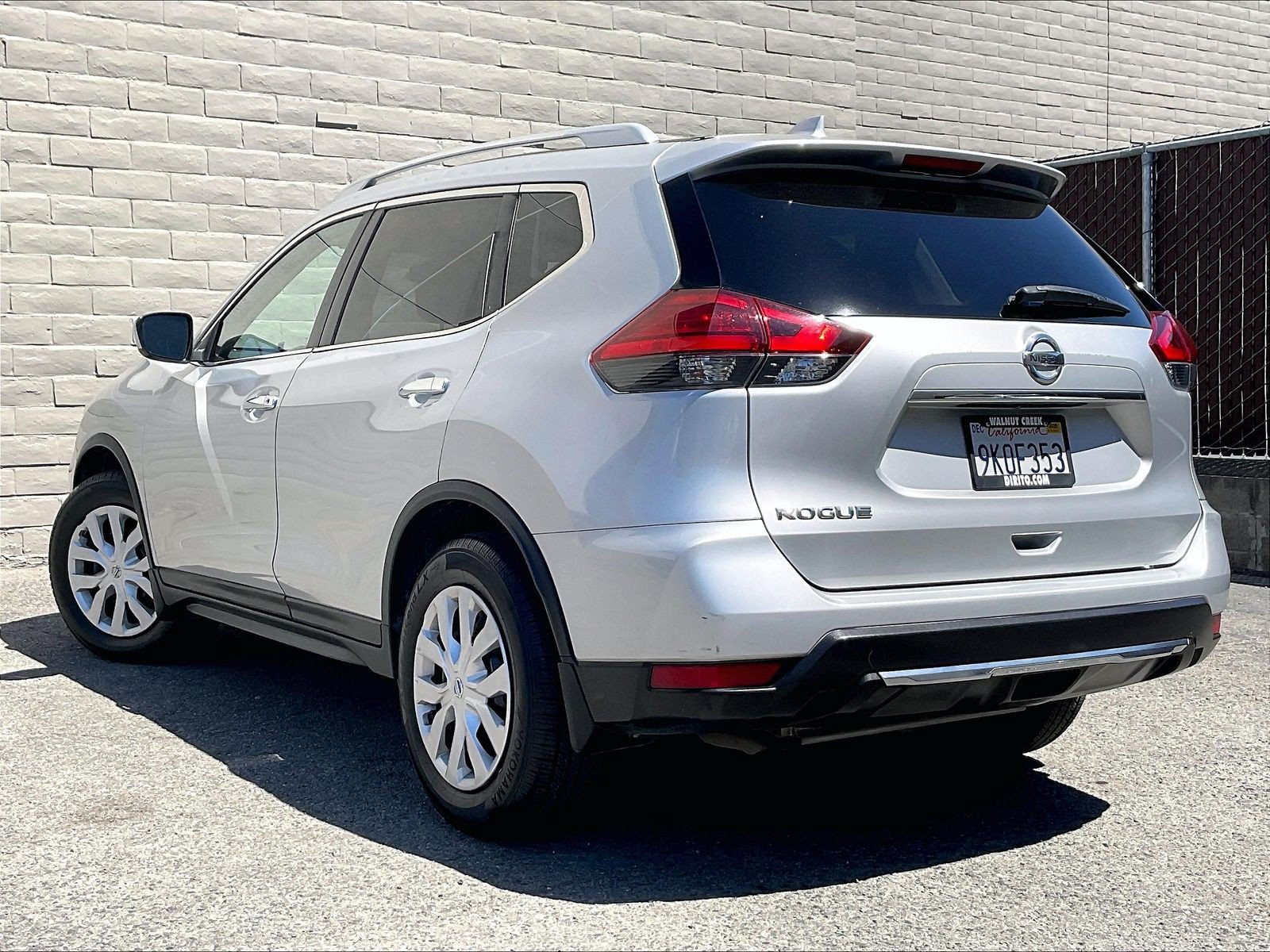 Used 2017 Nissan Rogue S w/ Appearance Package FWD image 10