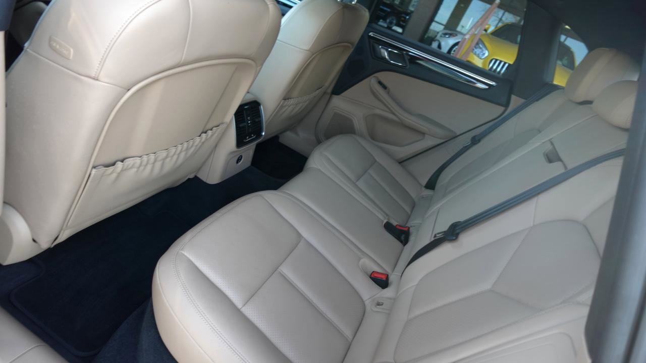 Used 2023 Porsche Macan image 10