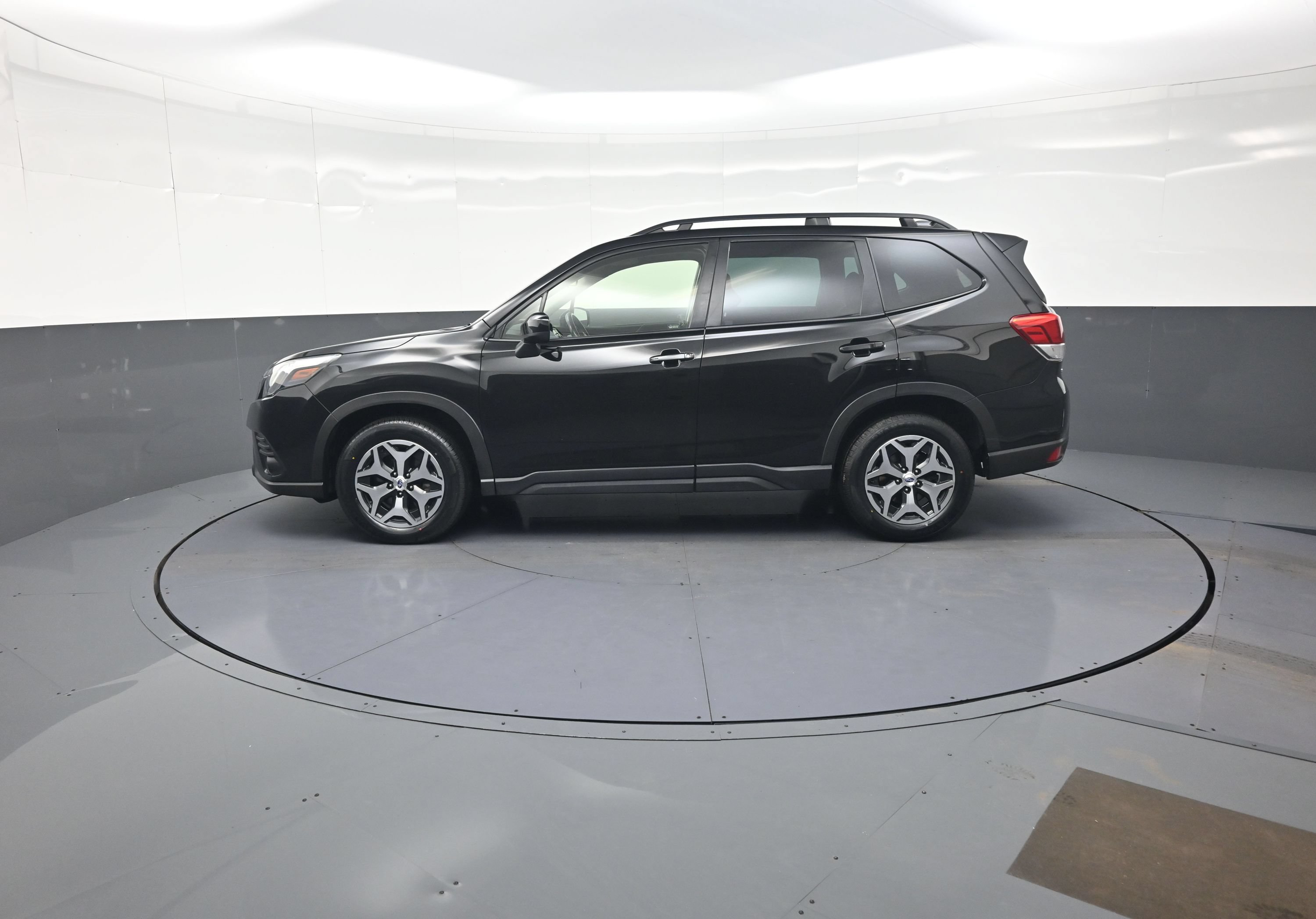 Used 2024 Subaru Forester Premium AWD/4WD image 6