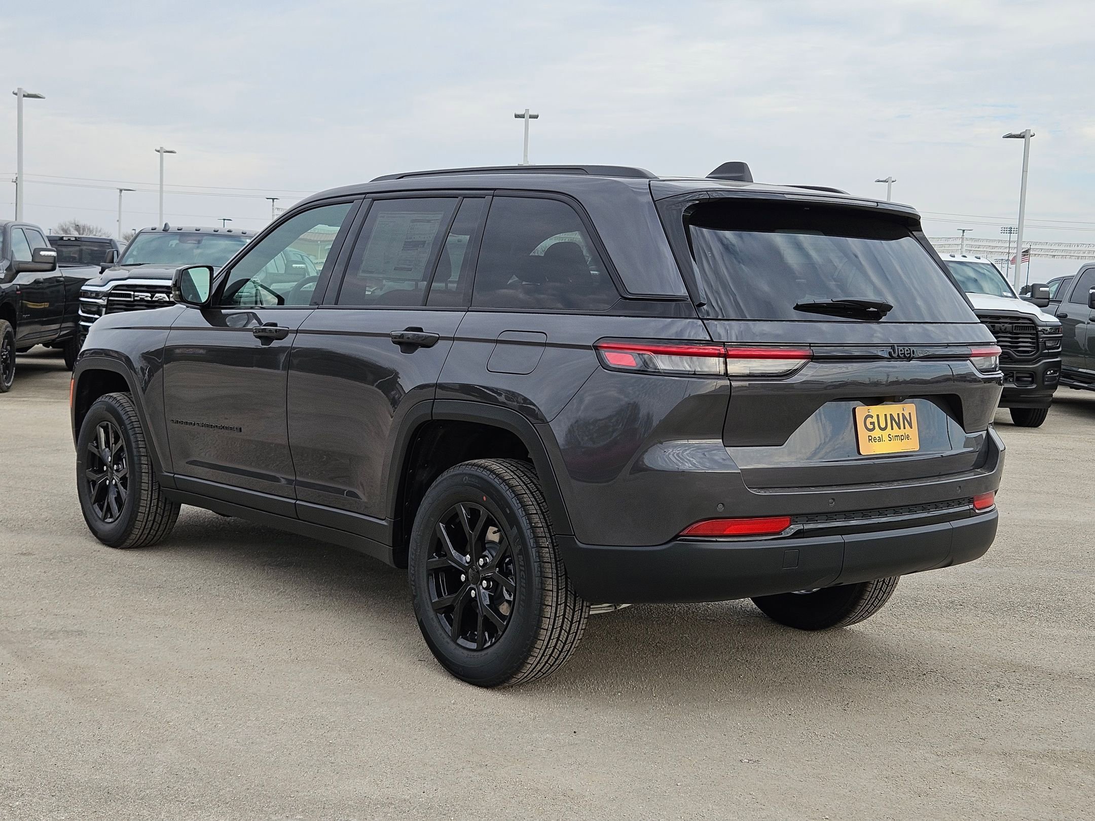 New 2025 Jeep Grand Cherokee Altitude image 5