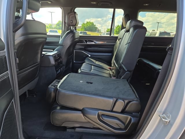 Used 2024 Jeep Wagoneer L Series II w/ Flexible Seating Group AWD/4WD image 30