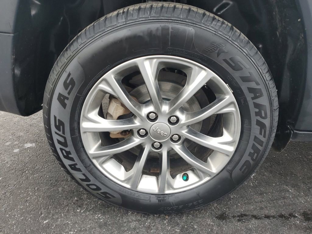 Used 2019 Jeep Cherokee Latitude Plus image 10