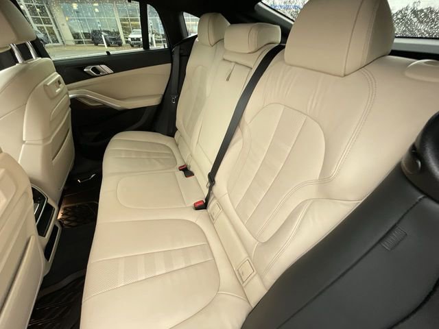 Used 2022 BMW X6 xDrive40i w/ Executive Package image 17