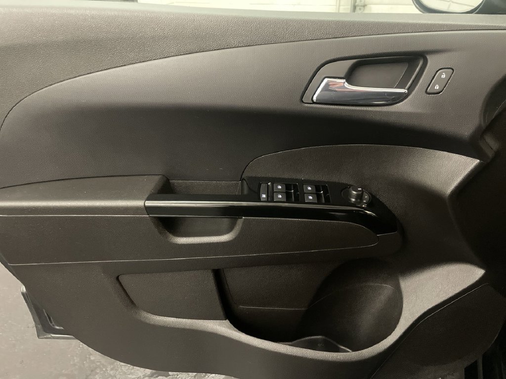 Used 2020 Chevrolet Sonic LT w/ Convenience Package FWD image 15