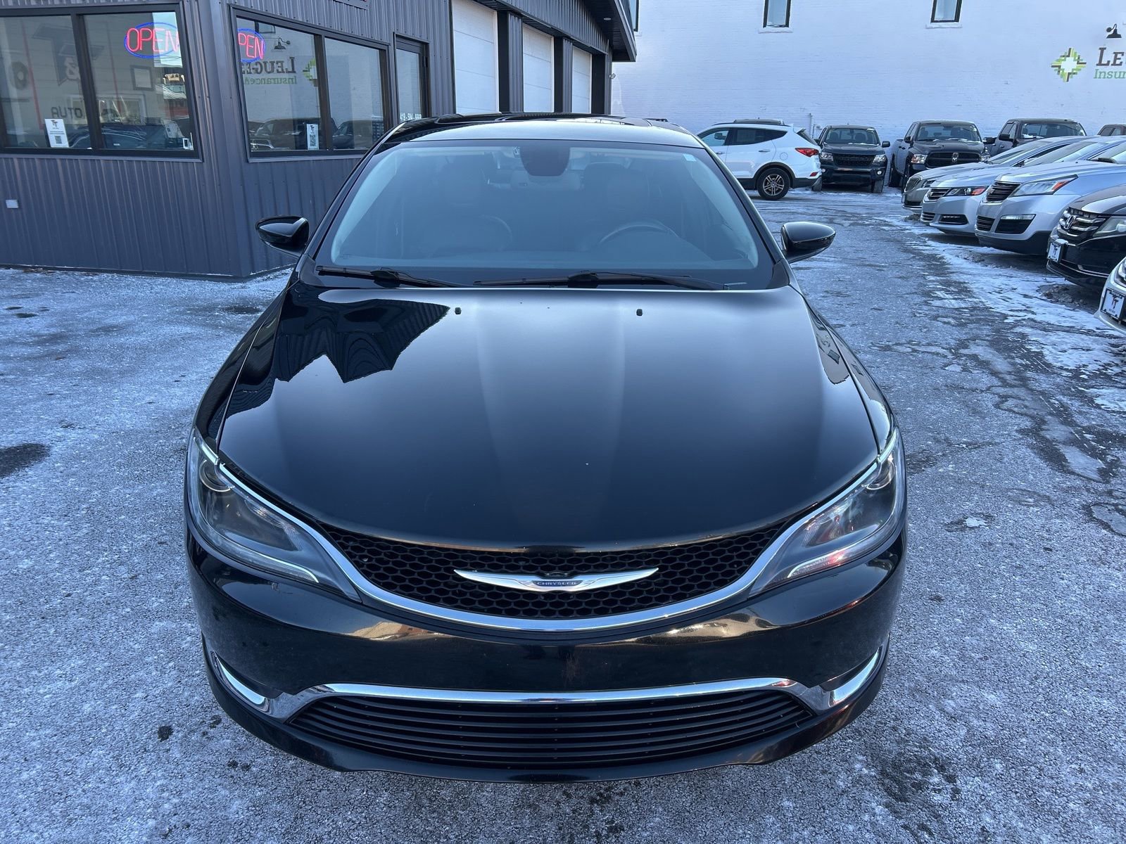Used 2017 Chrysler 200 Limited Platinum w/ Comfort & Convenience Group image 9