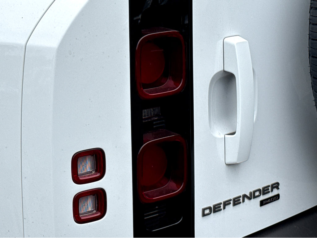 Used 2021 Land Rover Defender 110 X-Dynamic HSE image 6